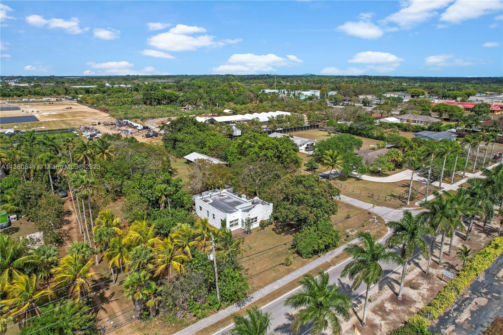 Redland Vintage home 1 ac - Residential