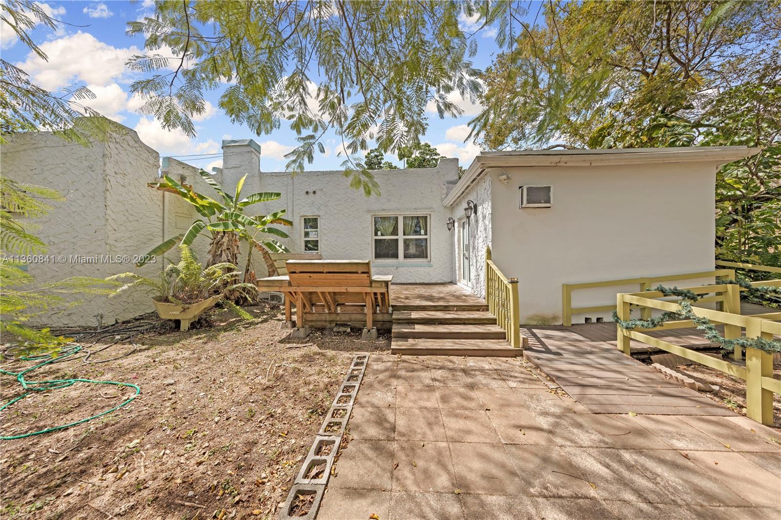 Redland Vintage home 1 ac - Residential