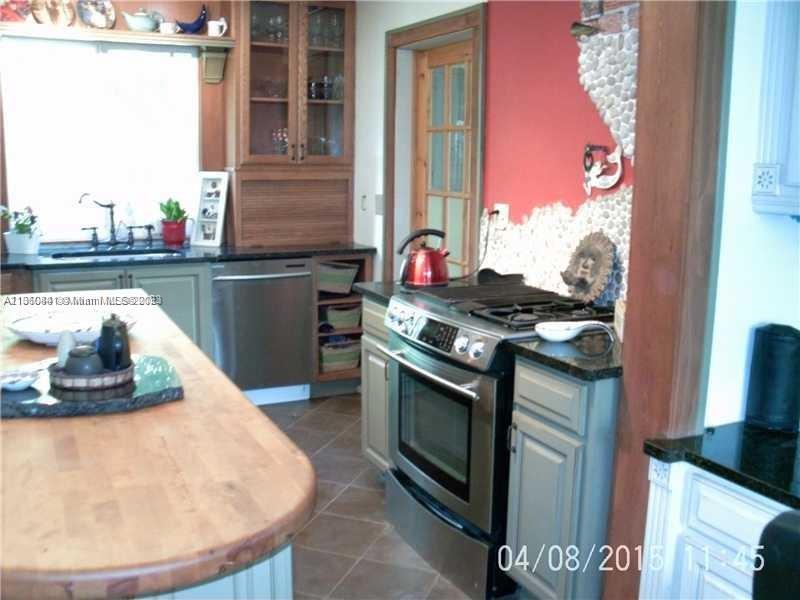 Redland Vintage home 1 ac - Residential