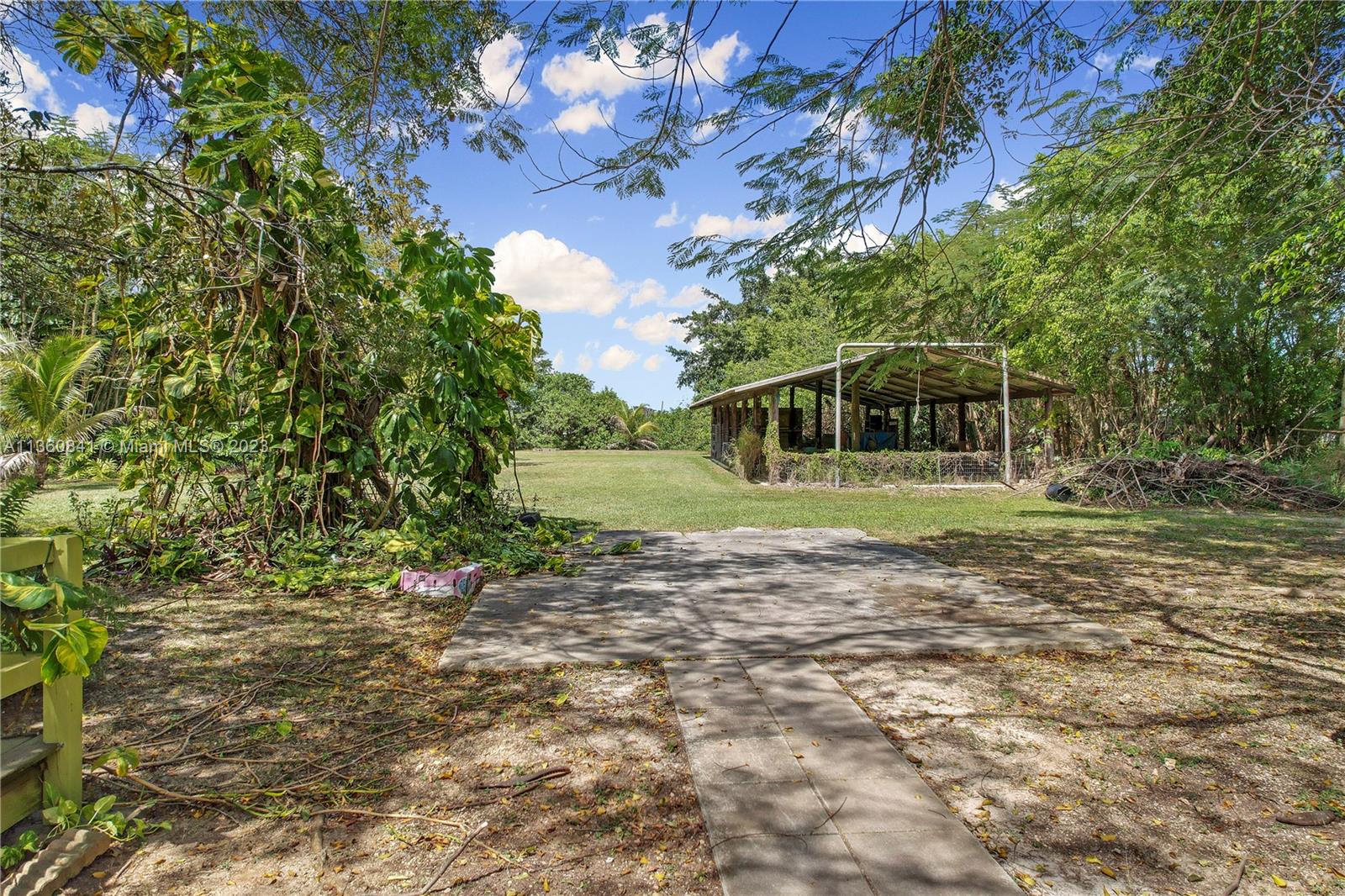 Redland Vintage home 1 ac - Residential