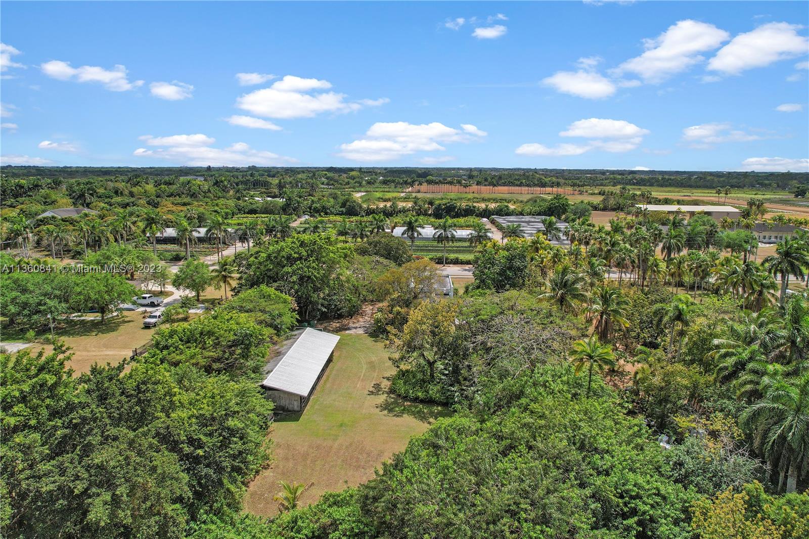 Redland Vintage home 1 ac - Residential
