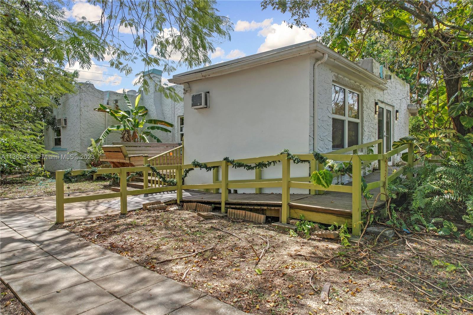 Redland Vintage home 1 ac - Residential