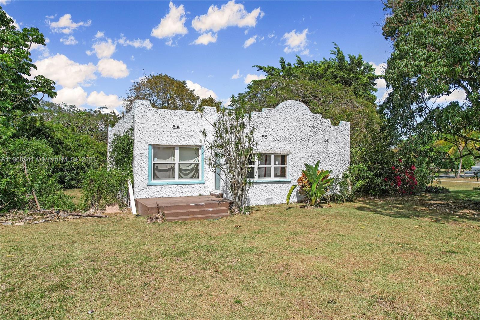 Redland Vintage home 1 ac - Residential