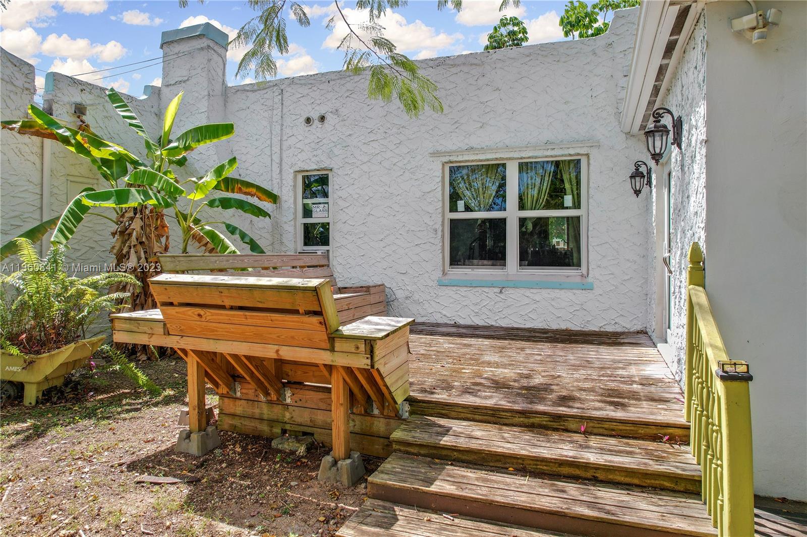 Redland Vintage home 1 ac - Residential