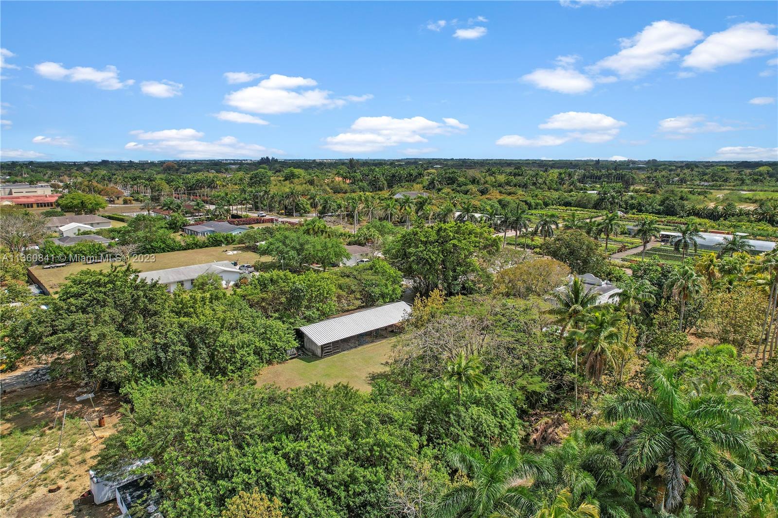 Redland Vintage home 1 ac - Residential