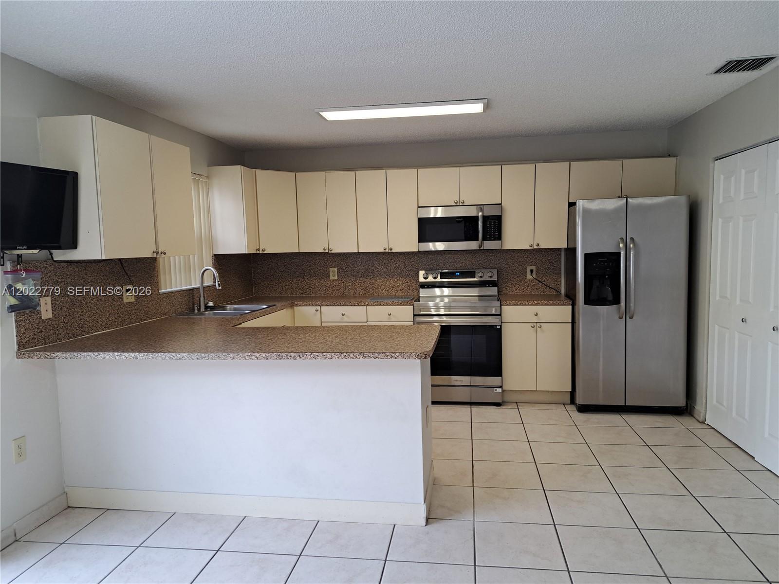 TERRA LAKE VILLAS CONDO - Residential Lease