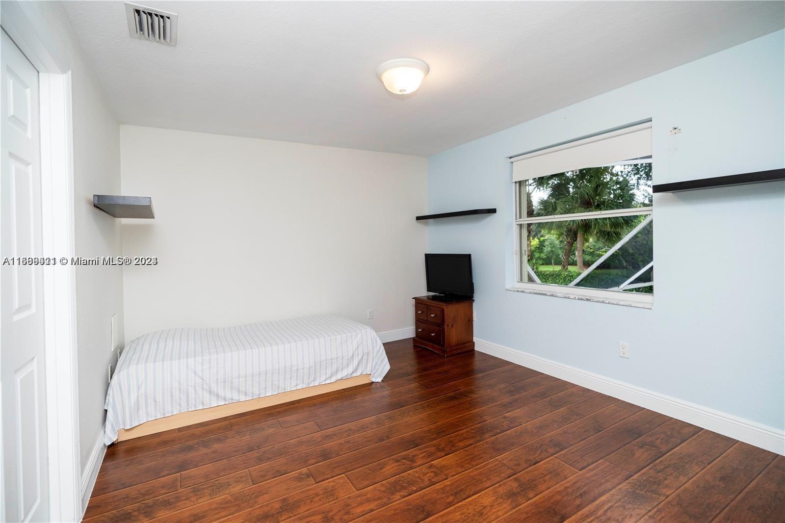 SAPPHIRE POINTE - DIAMOND - Residential Lease