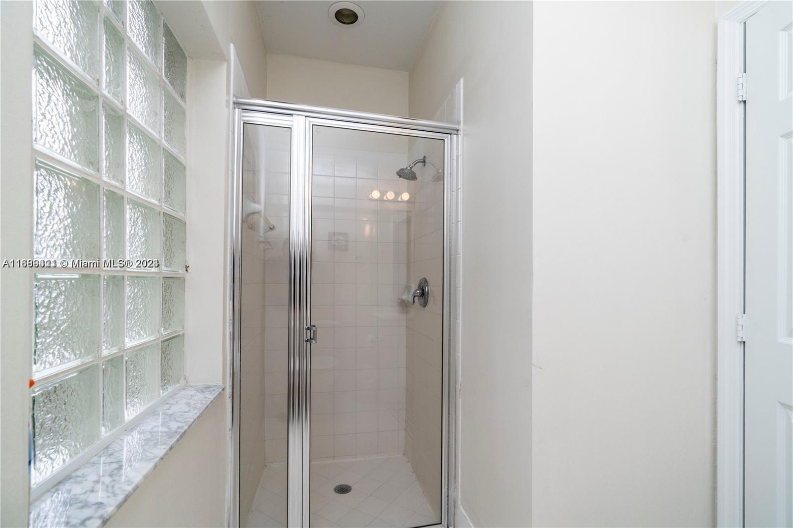 SAPPHIRE POINTE - DIAMOND - Residential Lease