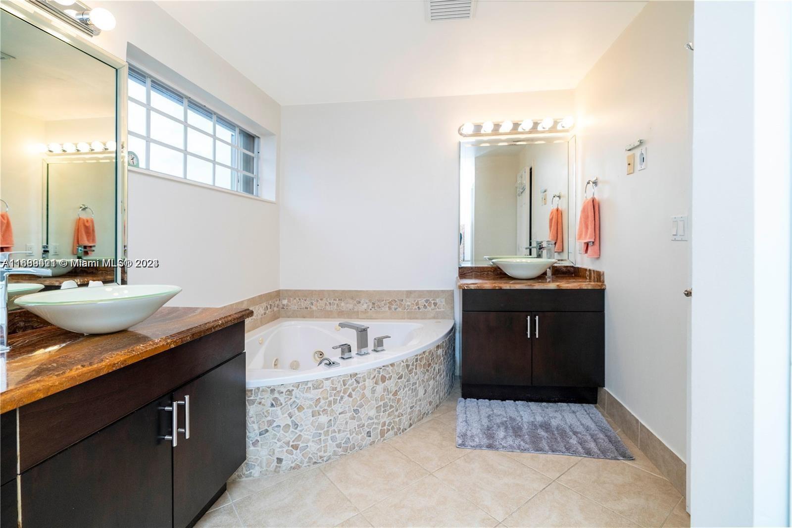 SAPPHIRE POINTE - DIAMOND - Residential Lease
