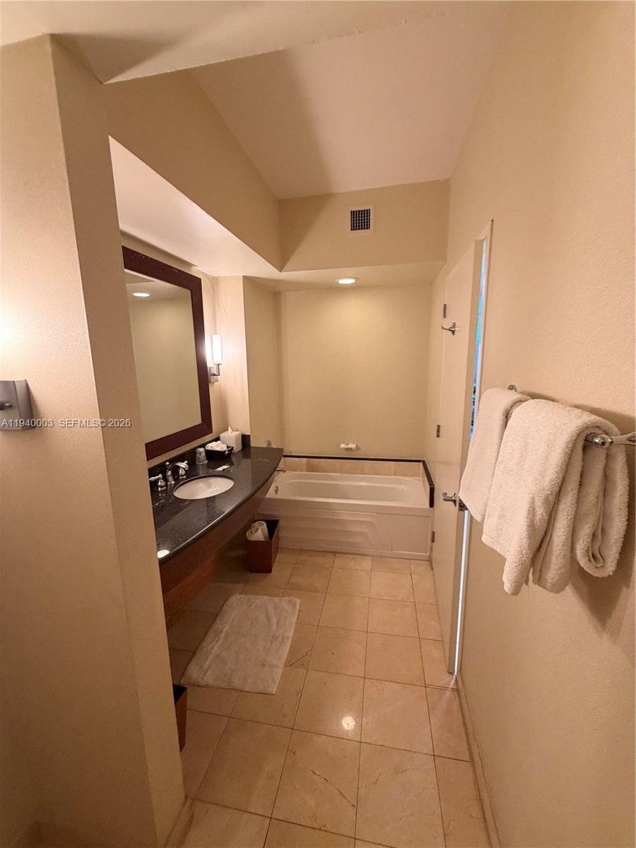 TRUMP INTERNATIONAL SONES - Residential