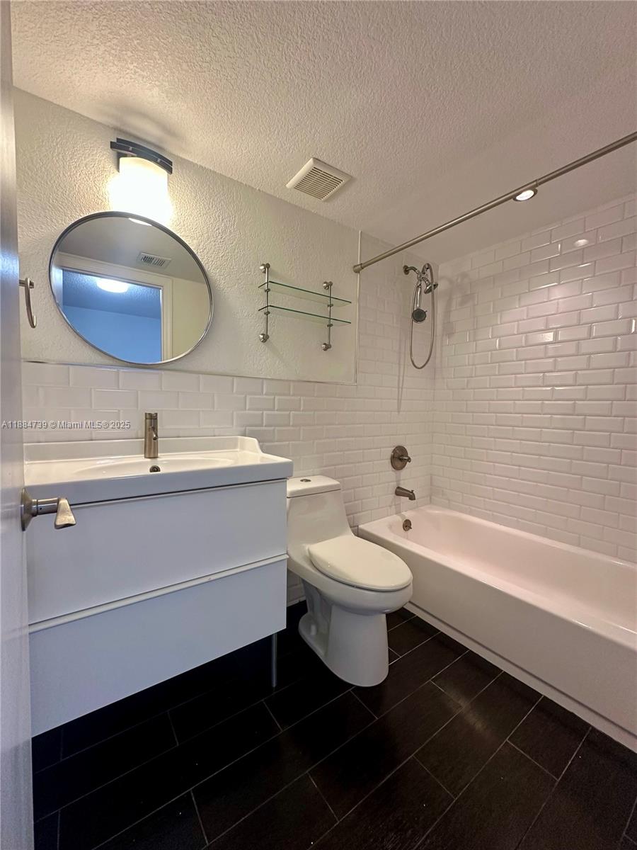 SOMERSET FOUR REPLAT - Residential Lease