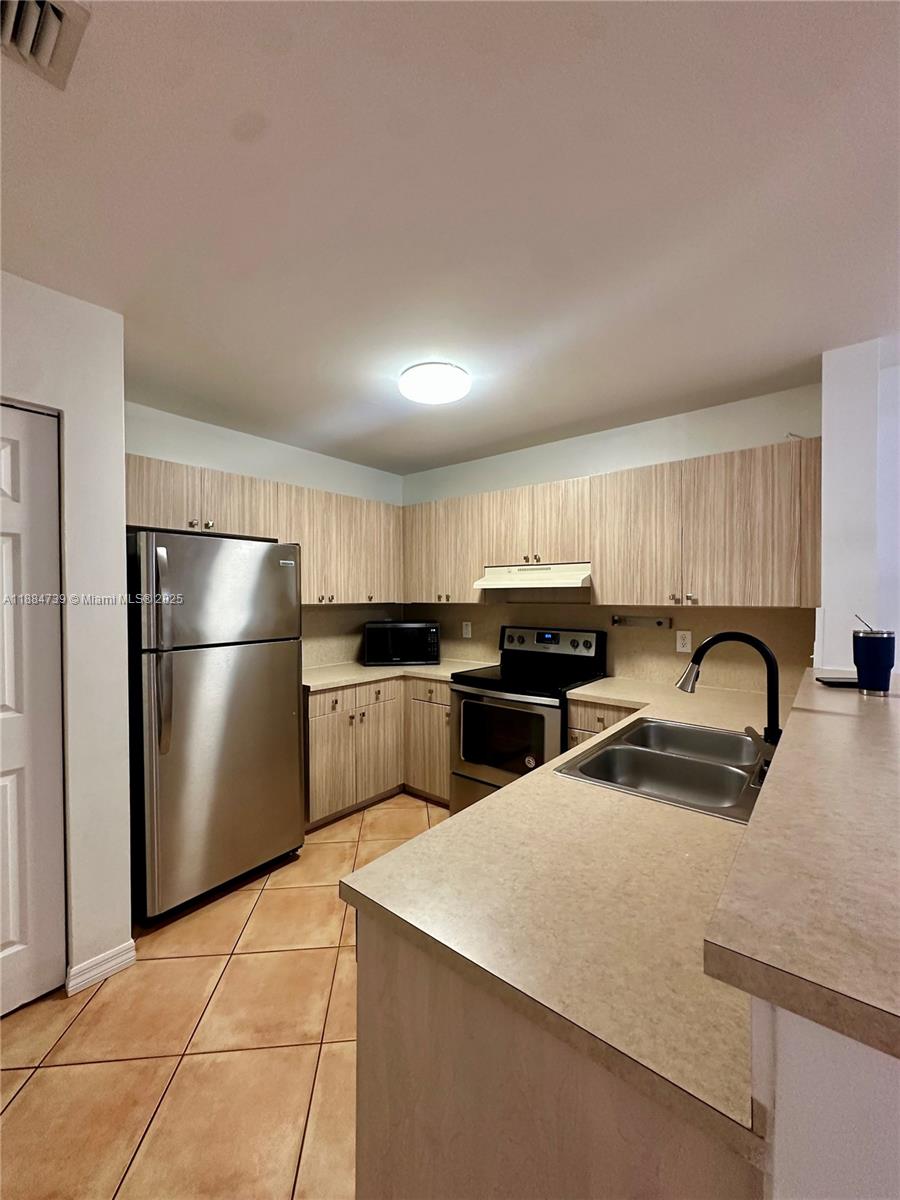 SOMERSET FOUR REPLAT - Residential Lease