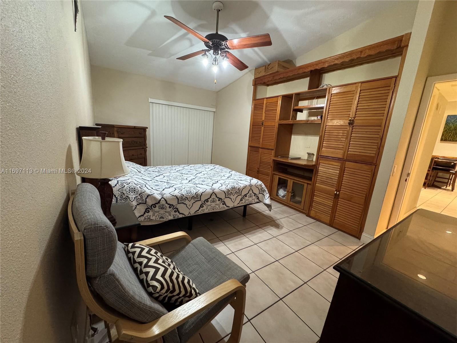 DEVON-AIRE VILLAS SEC 5 - Residential Lease