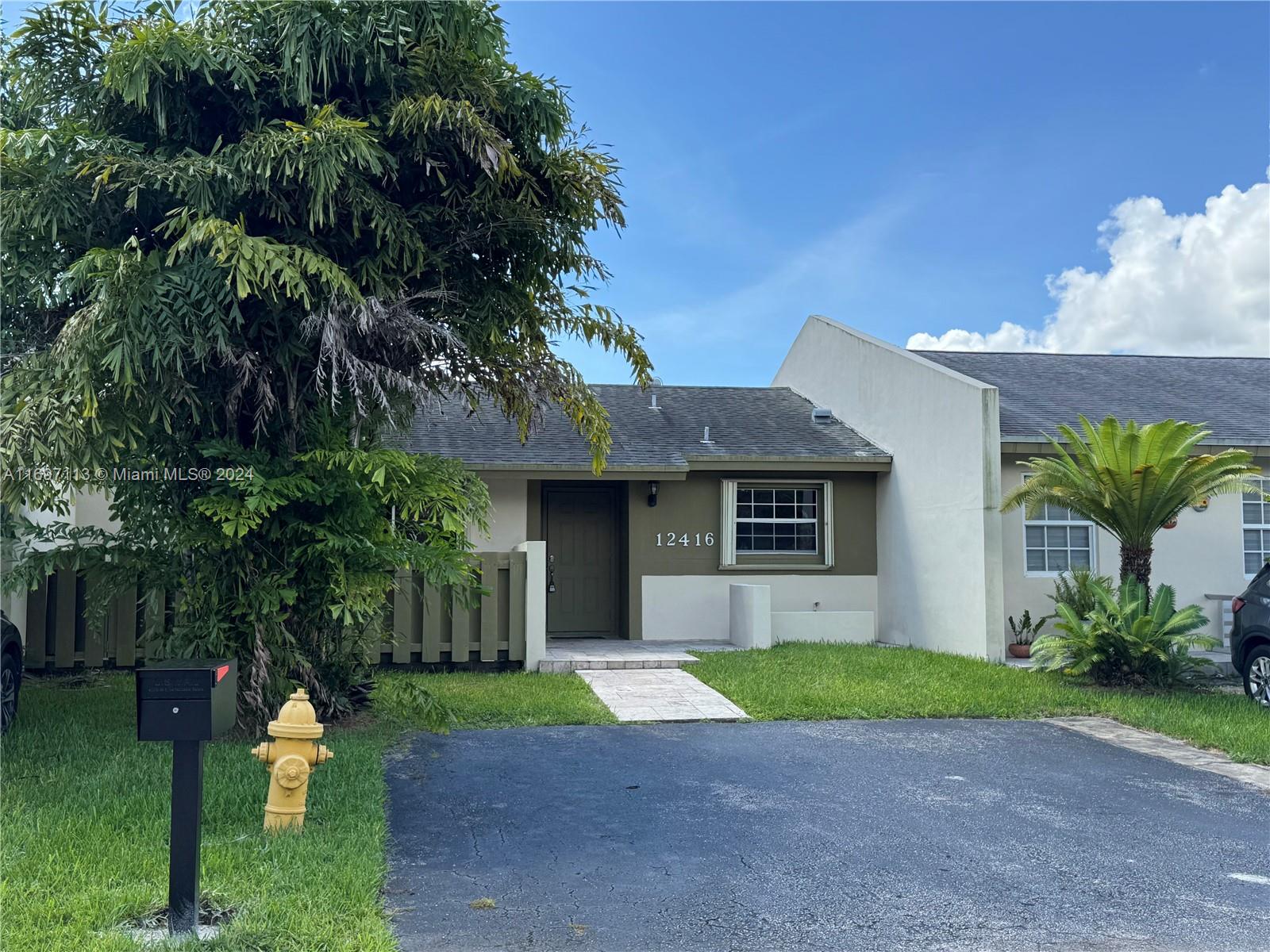 DEVON-AIRE VILLAS SEC 5 - Residential Lease
