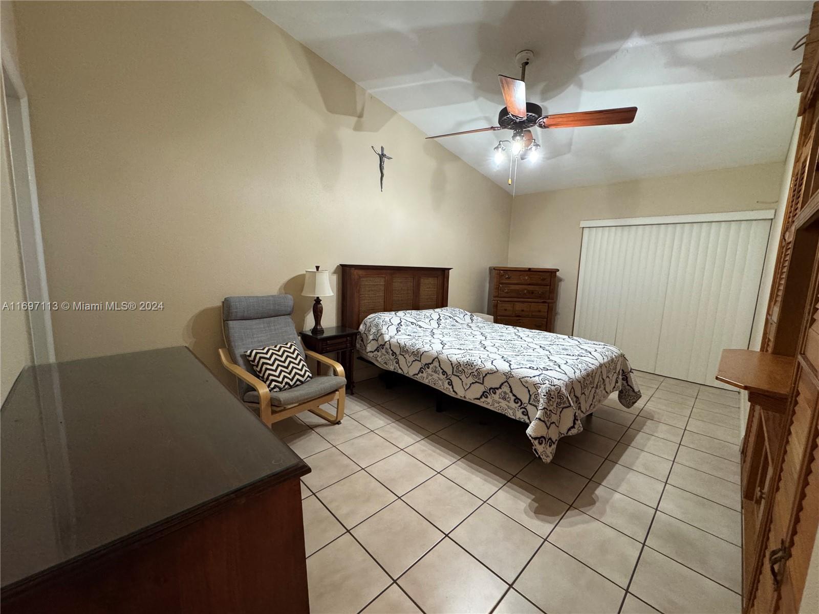 DEVON-AIRE VILLAS SEC 5 - Residential Lease