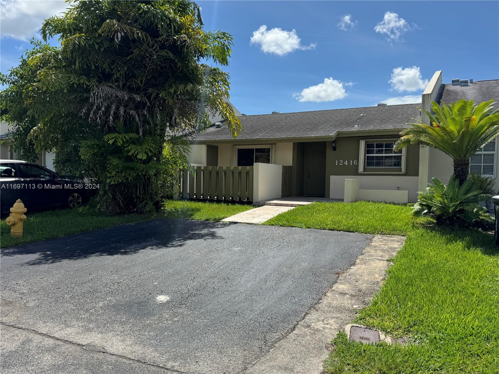 DEVON-AIRE VILLAS SEC 5 - Residential Lease