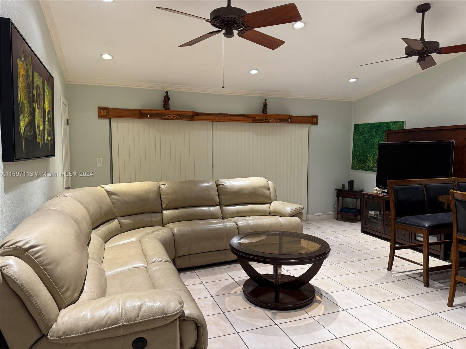 DEVON-AIRE VILLAS SEC 5 - Residential Lease