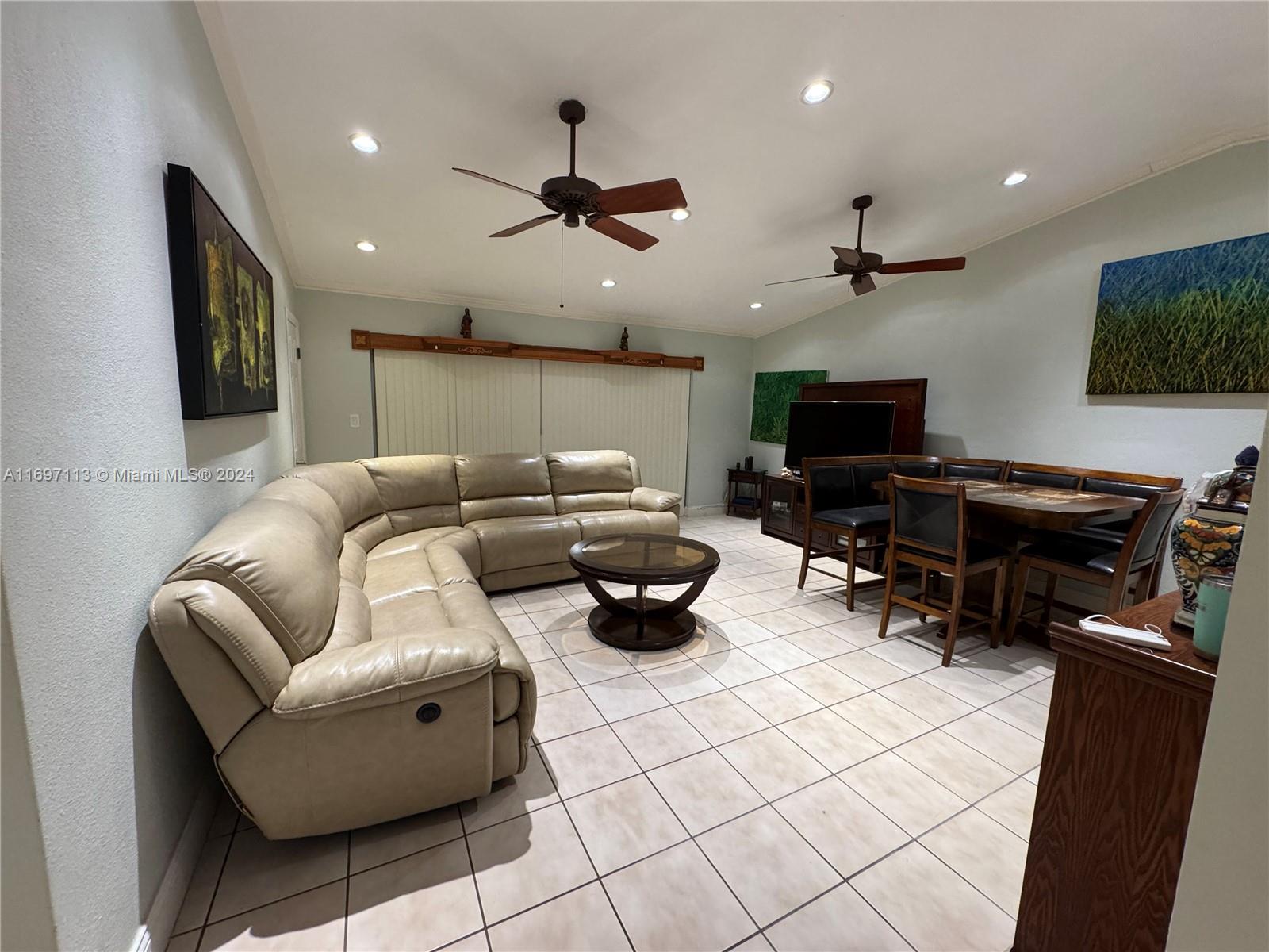 DEVON-AIRE VILLAS SEC 5 - Residential Lease