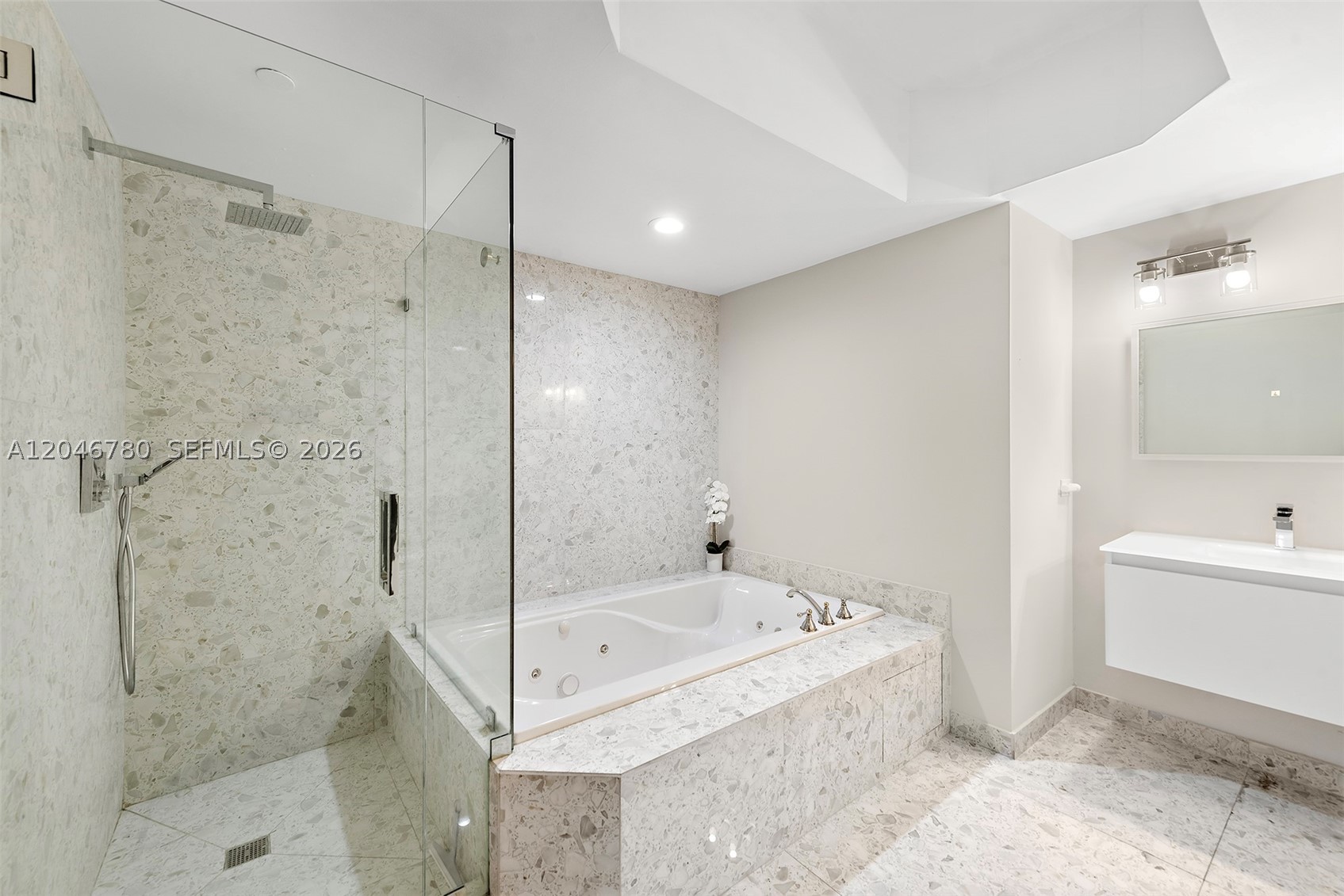 SOLIMAR CONDO - Residential
