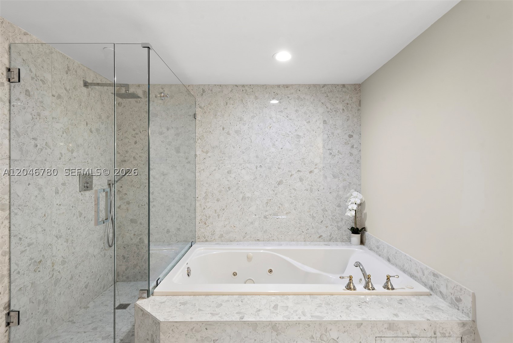 SOLIMAR CONDO - Residential