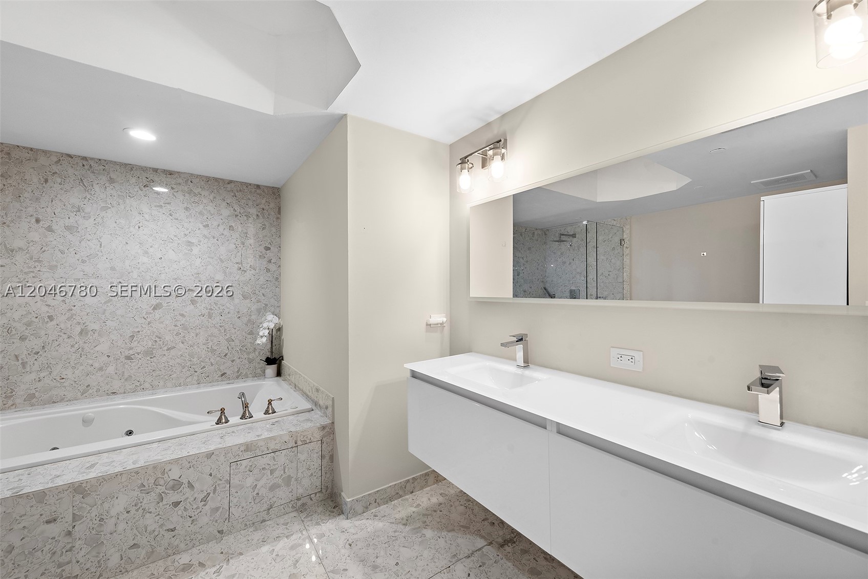 SOLIMAR CONDO - Residential