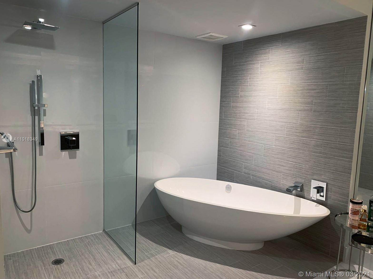 PARQUE TOWERS CONDO - Residential Lease