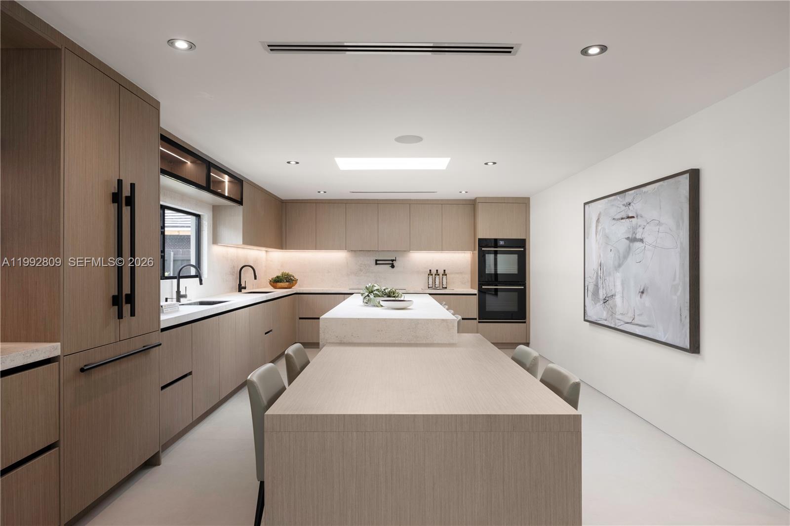 Experience a higher level of modern living in this beautifully crafted 5-bedroom, 5.5-bathroom residence. Designed with clean contemporary lines and sophisticated high-end finishes, the home features an open-concept layout with expansive living spaces ideal for both daily comfort and elegant entertaining.
The gourmet kitchen anchors the home, complete with premium appliances, an oversized island, a bright breakfast area, and a hiden walk-in pantry equipped with a sink and refrigerator. A full laundry room and separate maid’s quarters add both convenience and versatility. Seamless indoor-outdoor living awaits, highlighted by a resort-style pool, a fully equipped outdoor kitchen, and a dream backyard perfect for relaxing or hosting gatherings. Situated in one of Highland Lakes’ most desirable locations, this property enjoys both, easy access and the privacy of mature oak trees. With exceptional craftsmanship and thoughtful design throughout, it delivers timeless modern elegance.
Estimated completion: May 2026.