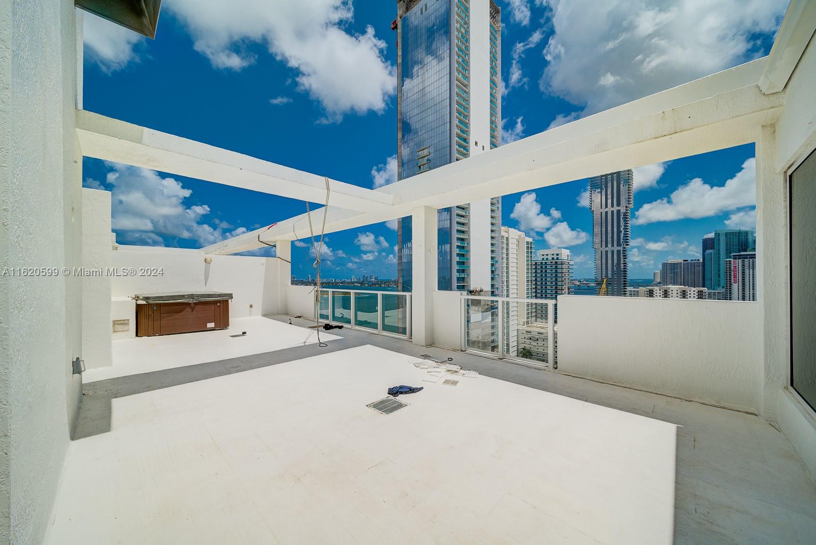 THE CRIMSON CONDO - Residential