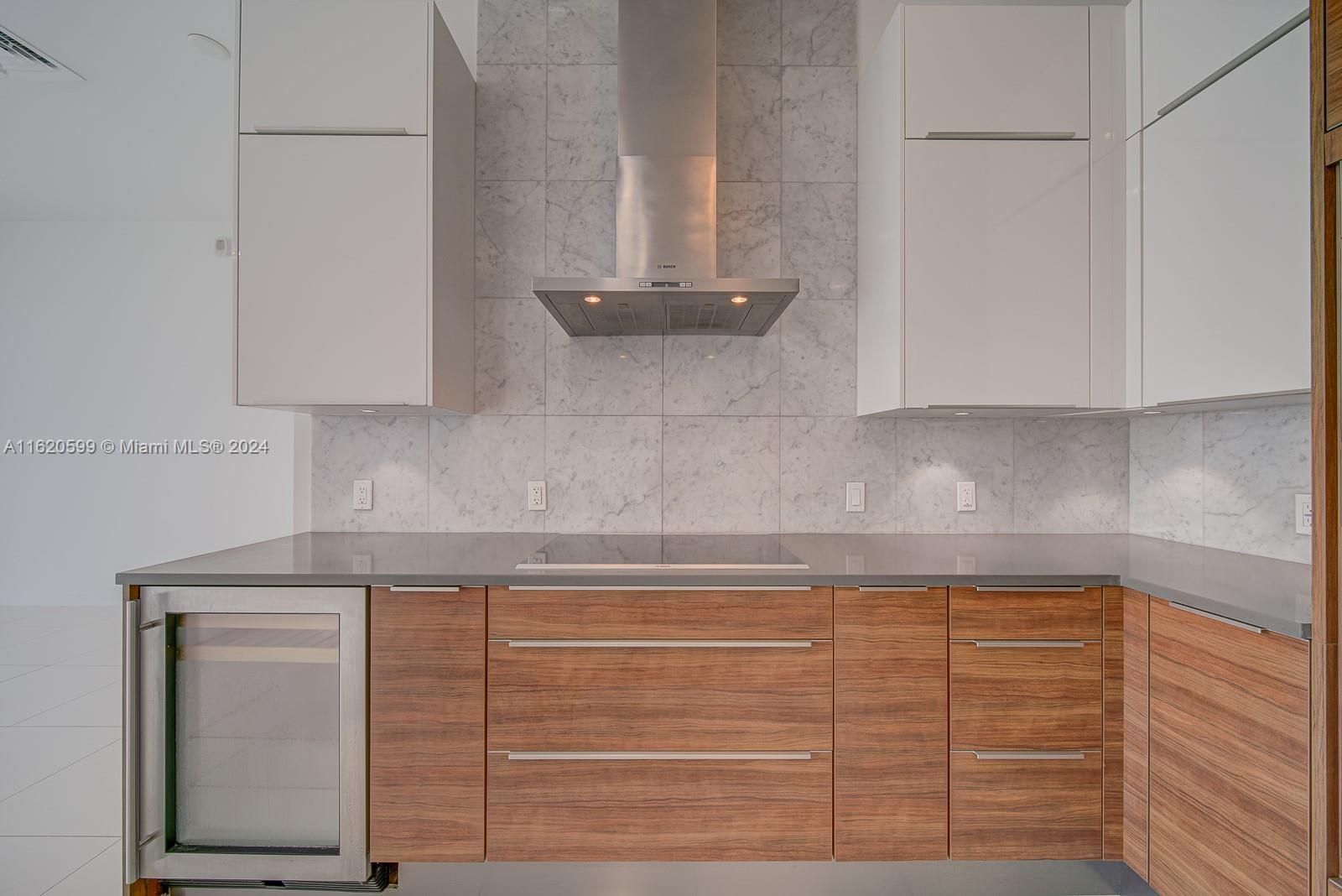 THE CRIMSON CONDO - Residential