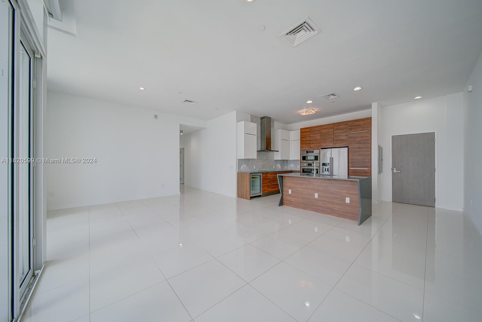 THE CRIMSON CONDO - Residential