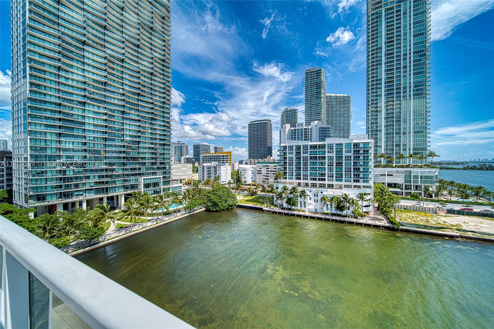 THE CRIMSON CONDO - Residential