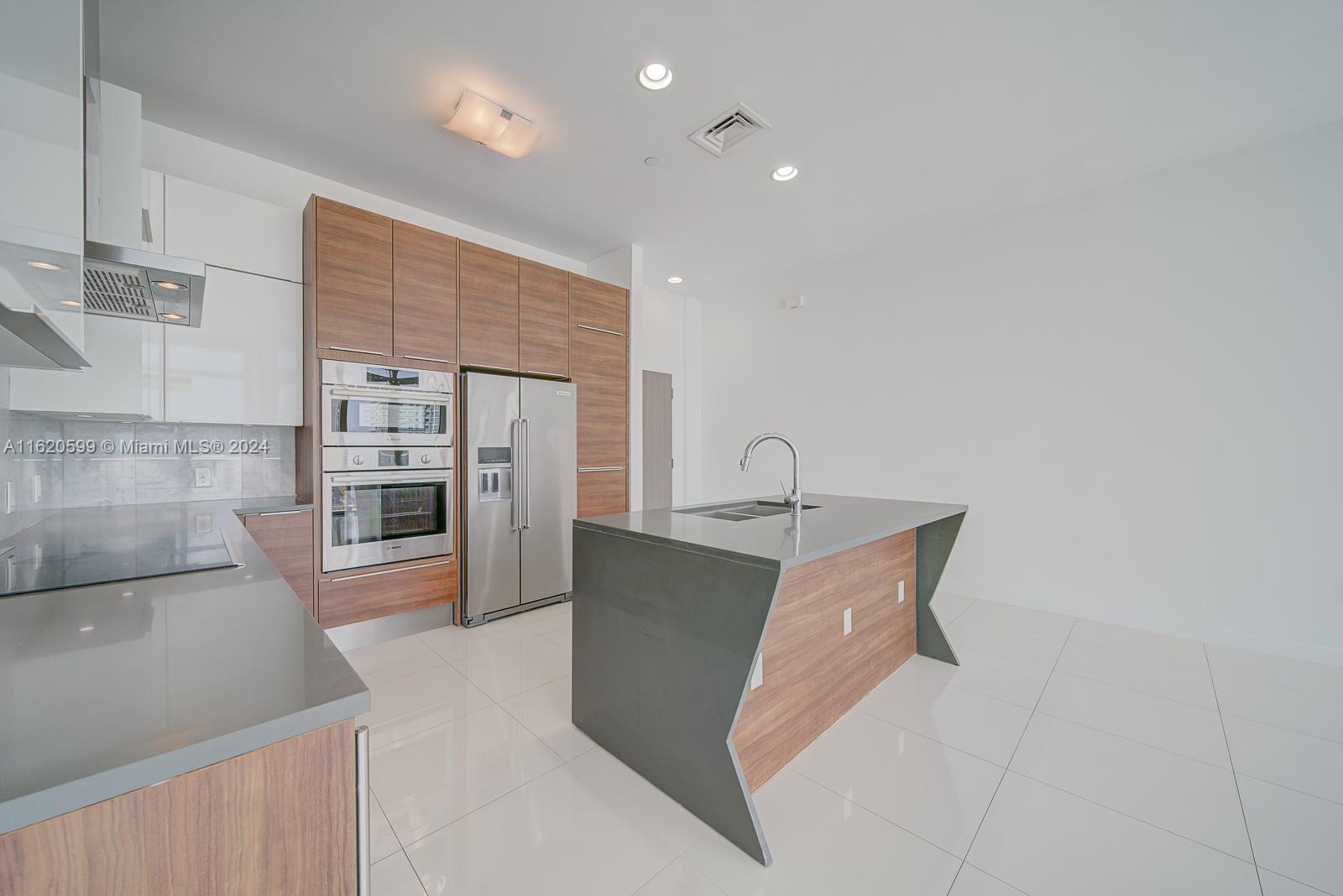 THE CRIMSON CONDO - Residential