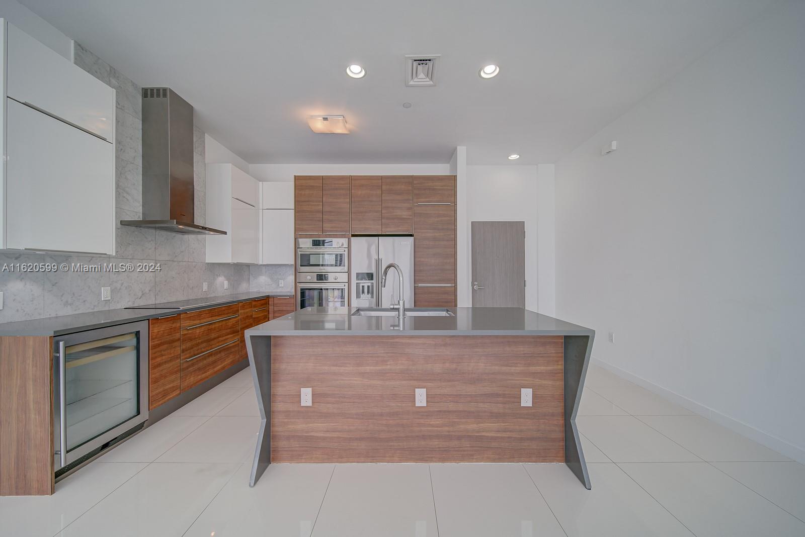 THE CRIMSON CONDO - Residential
