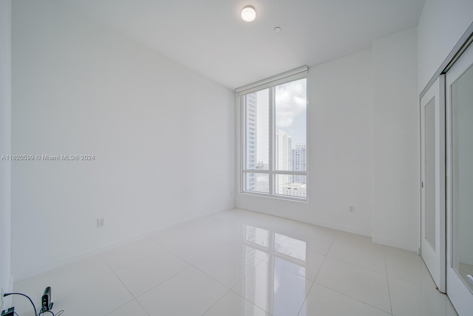 THE CRIMSON CONDO - Residential