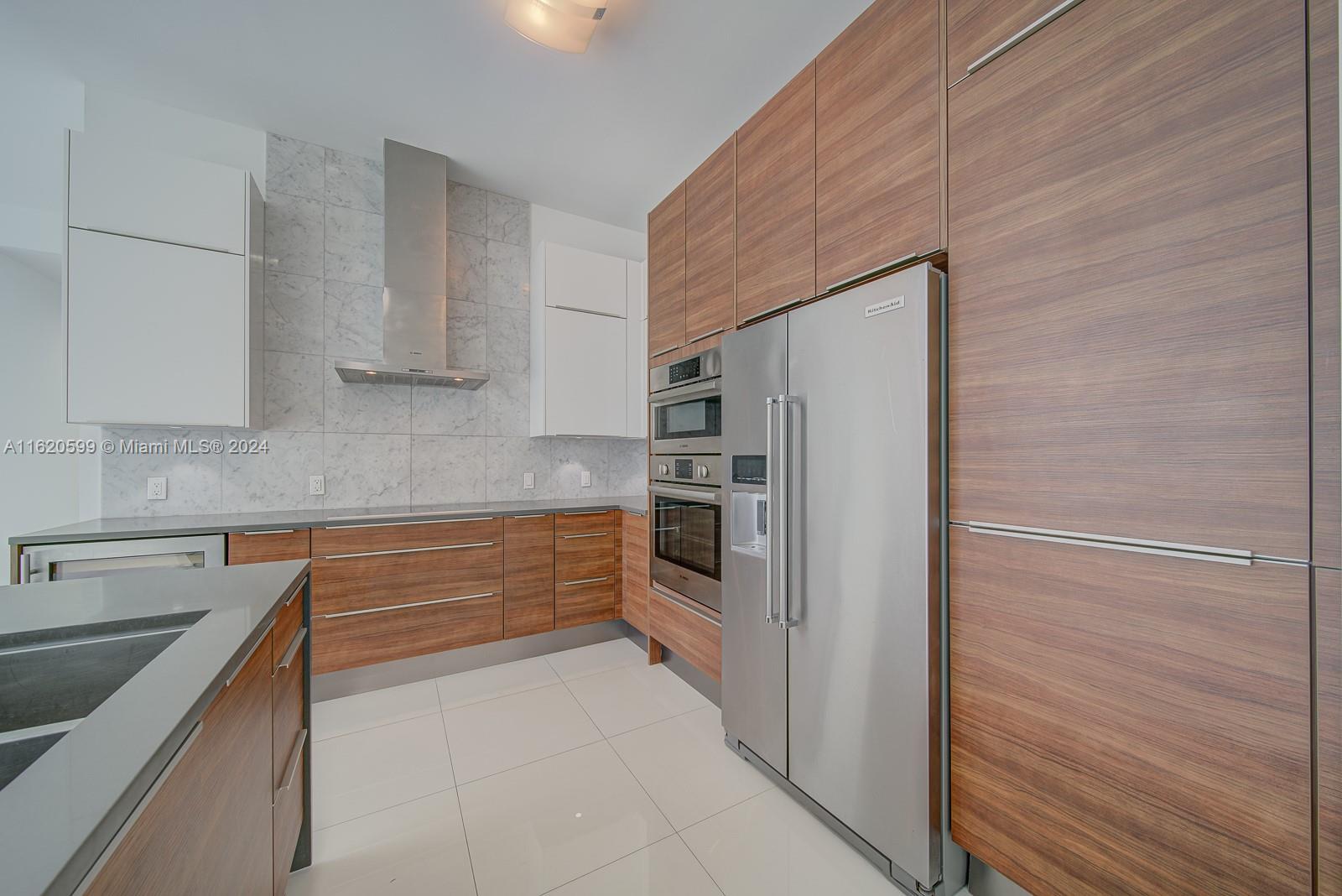 THE CRIMSON CONDO - Residential