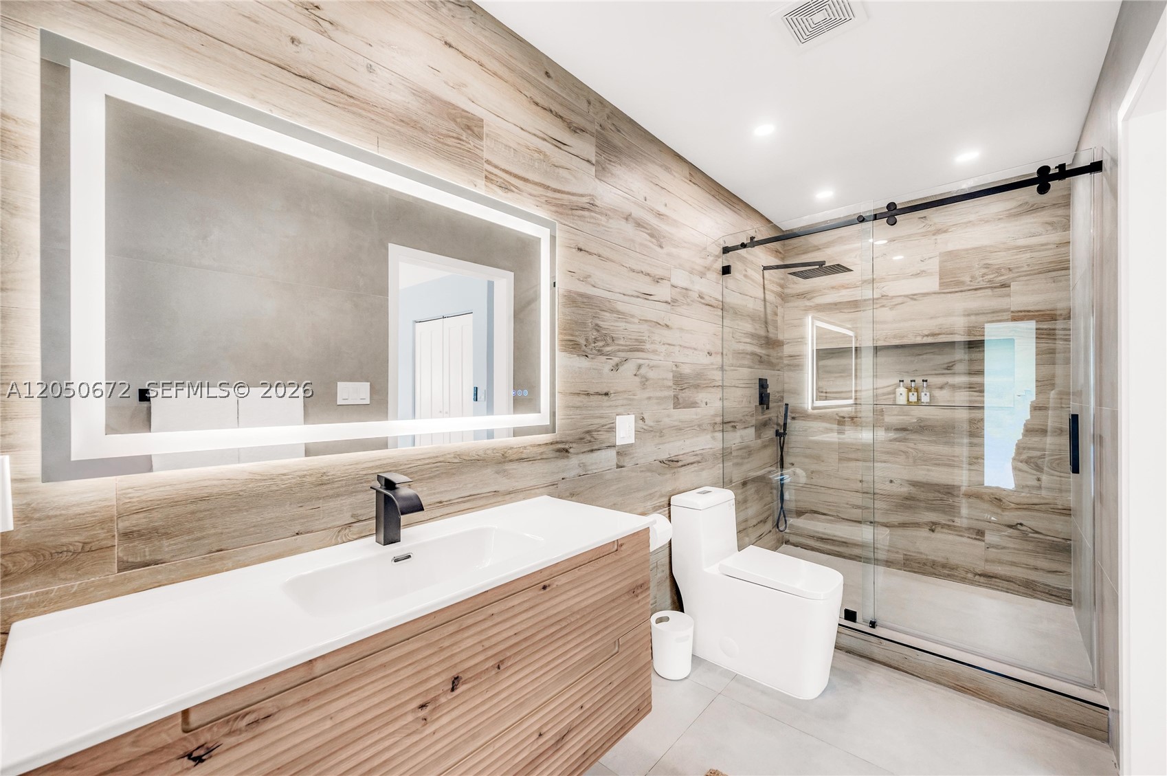 MIRROR LAKE ESTATES SEC T - Residential Lease