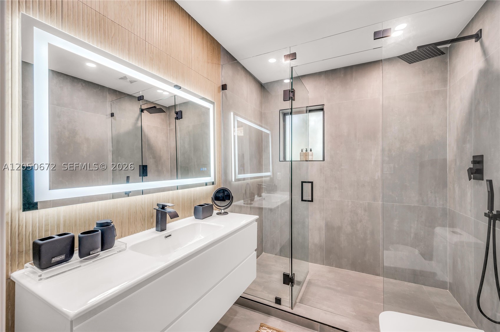 MIRROR LAKE ESTATES SEC T - Residential Lease