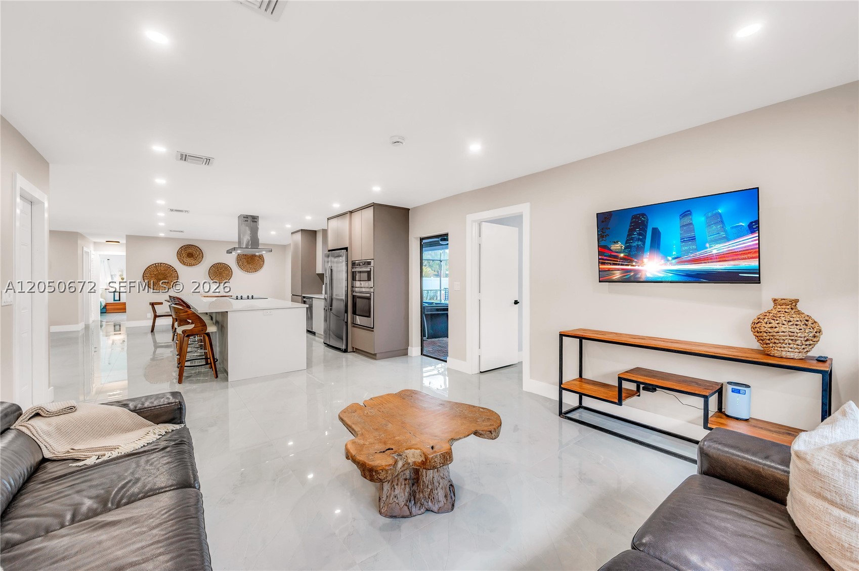MIRROR LAKE ESTATES SEC T - Residential Lease
