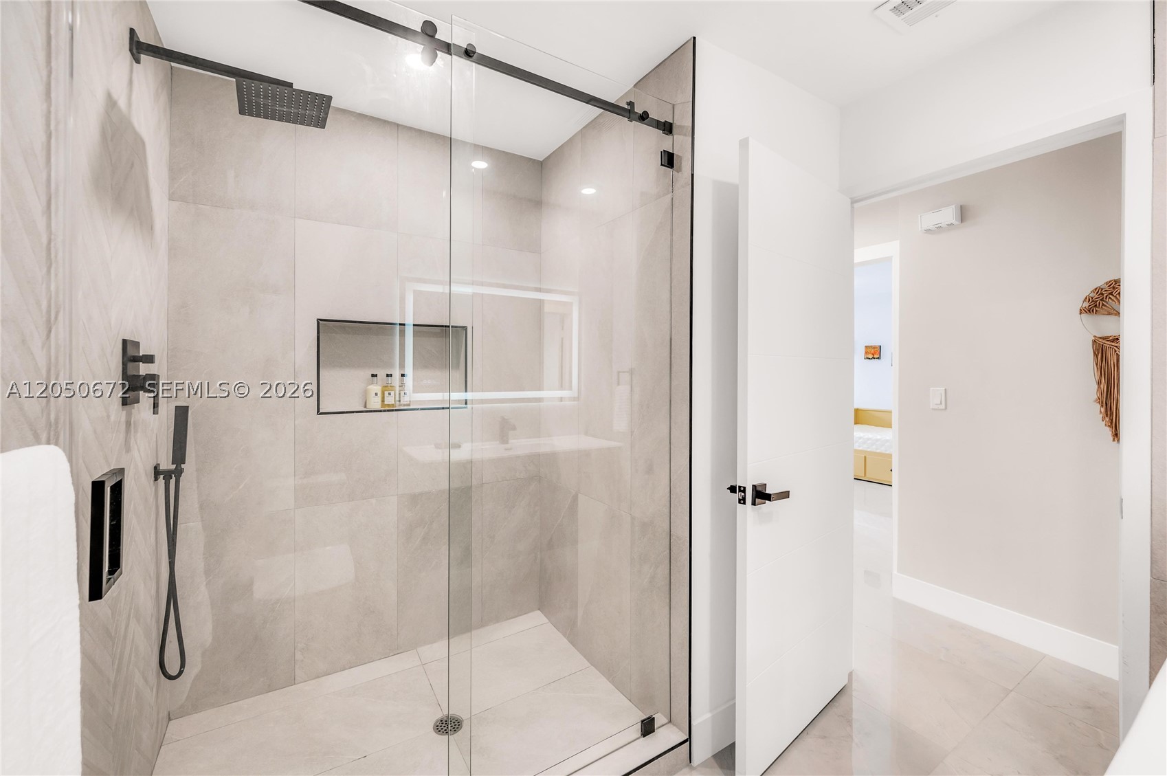 MIRROR LAKE ESTATES SEC T - Residential Lease