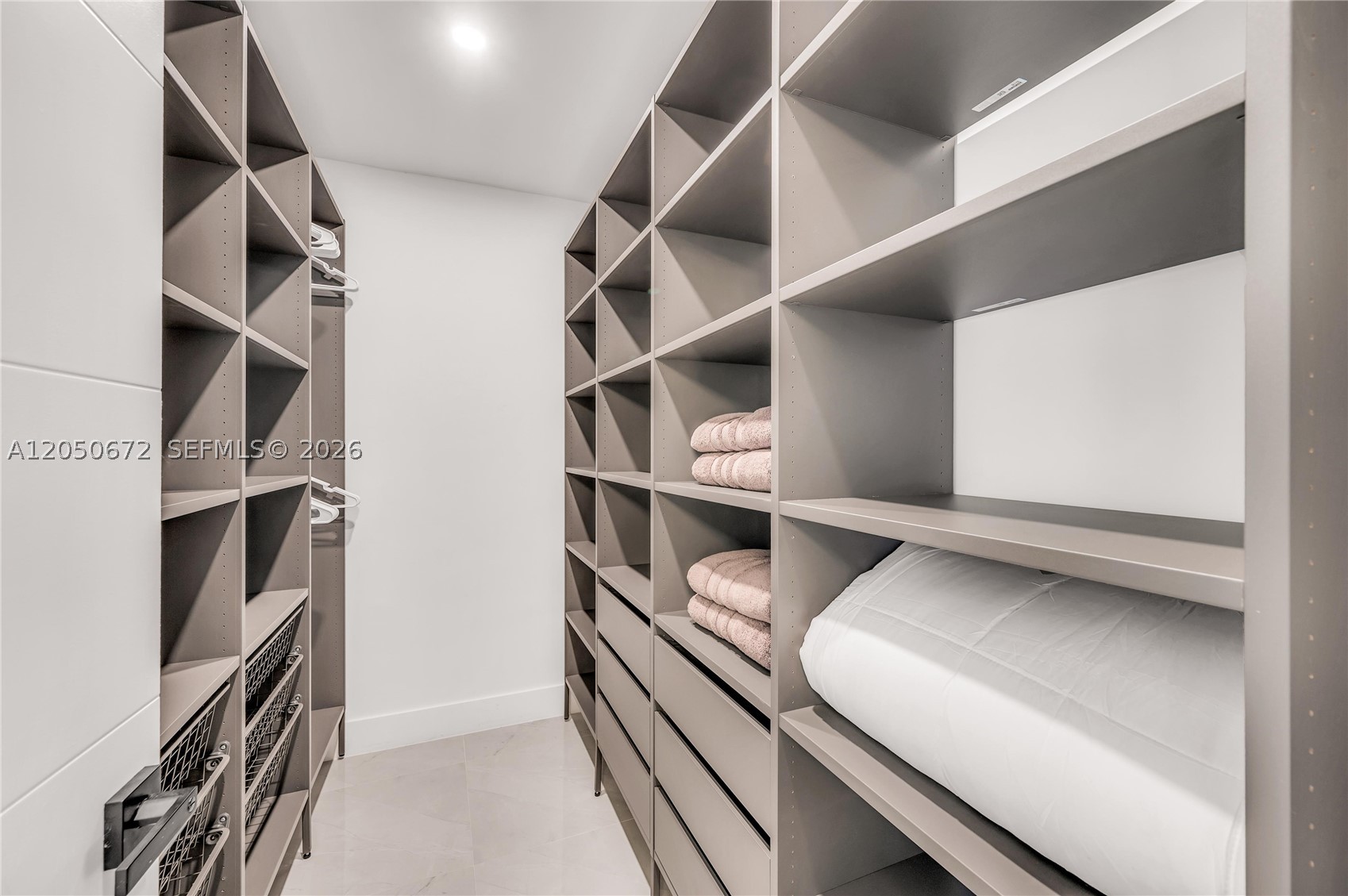 MIRROR LAKE ESTATES SEC T - Residential Lease