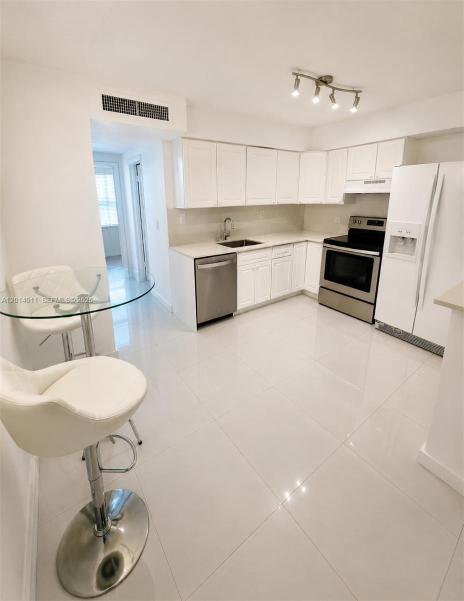 GOLDEN KEY CONDO, THE - Residential