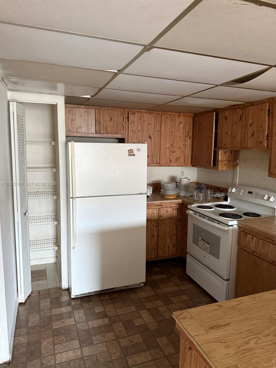LAKE & TENNIS VILLAS PH 1 - Residential