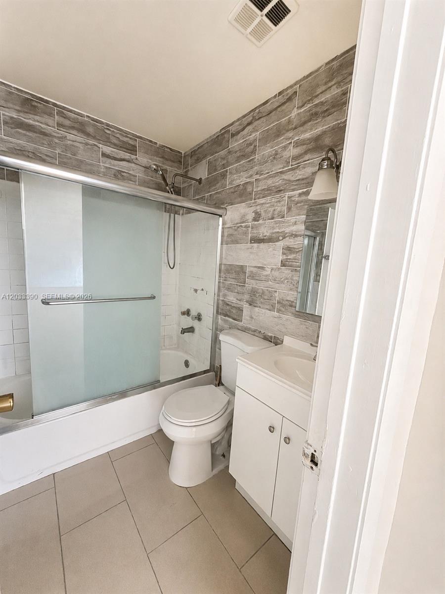 LAKE & TENNIS VILLAS PH 1 - Residential