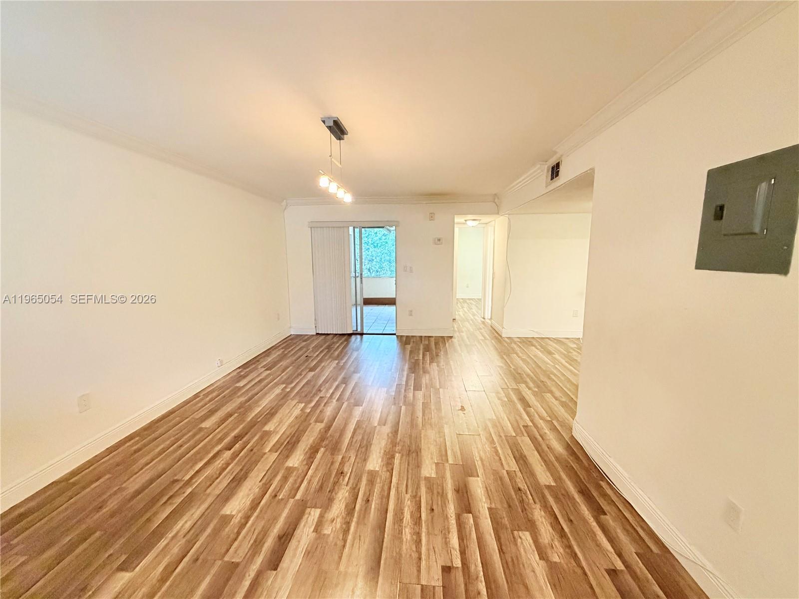 GREAT OPPORTUNITY TO RENT A GORGEOUS 2 BEDROOM 2 BATH CONDO. EXCELLENT LOCATION, EASY ACCESS
TO MAJOR ROADS. GETTING PAINTED, NEW VERTICALES, AND SPRUCED UP! 3 X THE INCOME IF ONE TENANT, IF
A COUPLE THEN EACH NEEDS TO EARN 2 X THE INCOME EACH, GOOD CREDIT, CLEAN BACKGROUND, PROOF OF
INCOME.