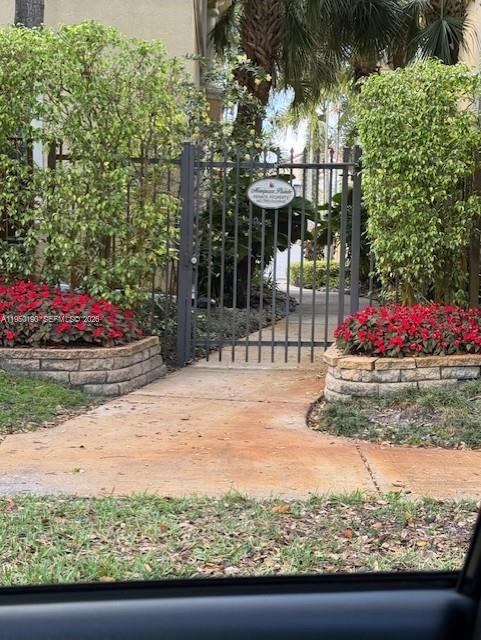MARIPOSA POINTE AT WESTON - Residential