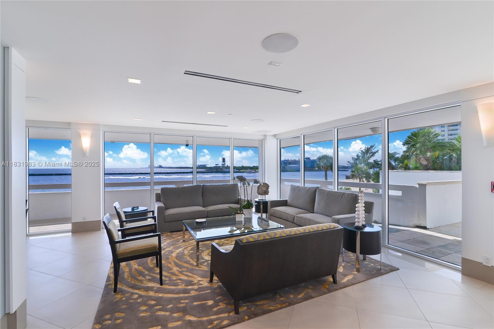 POINT OF AMERICAS - Residential