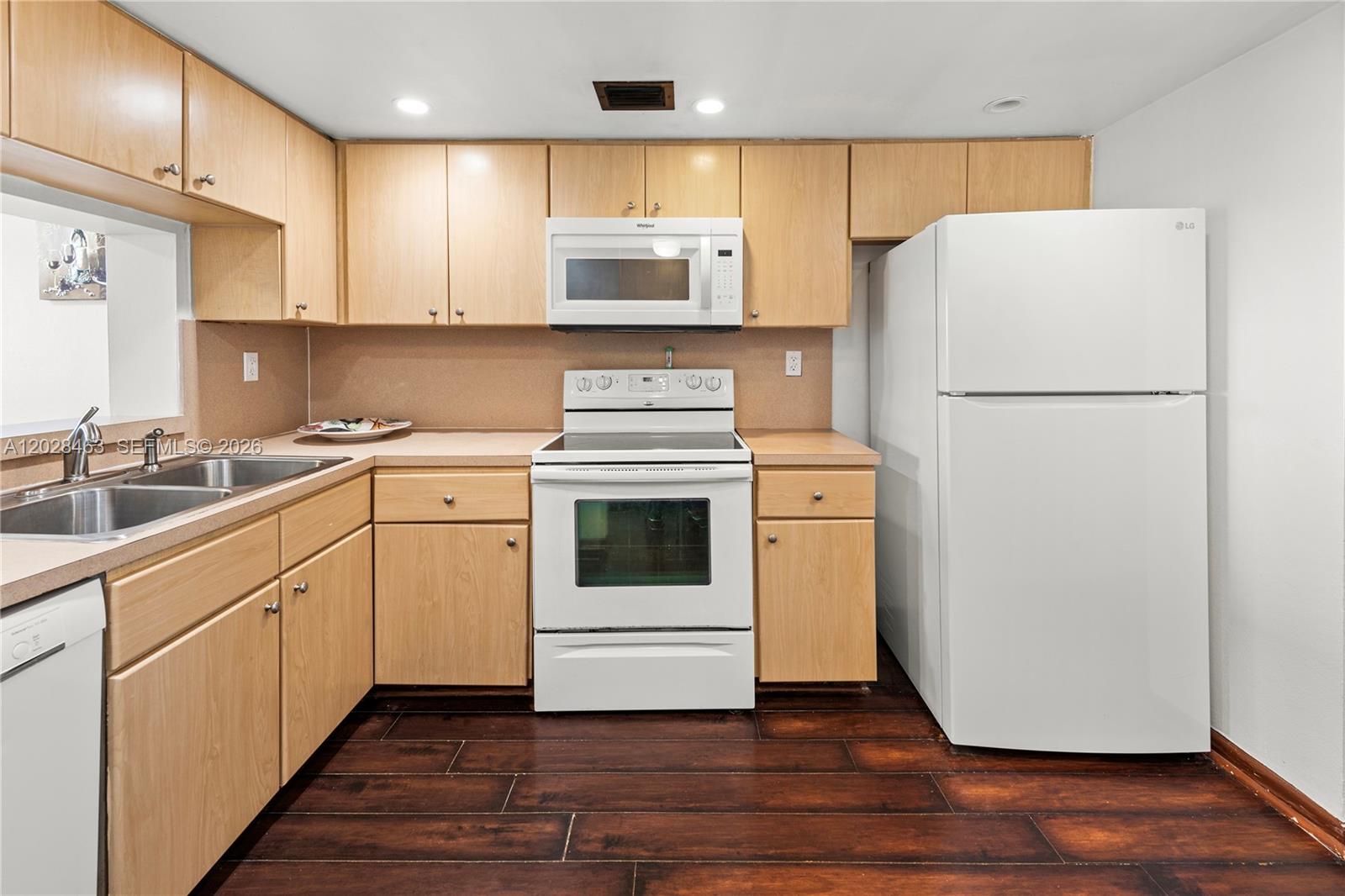 CLUB ATLANTIS CONDO - Residential Lease