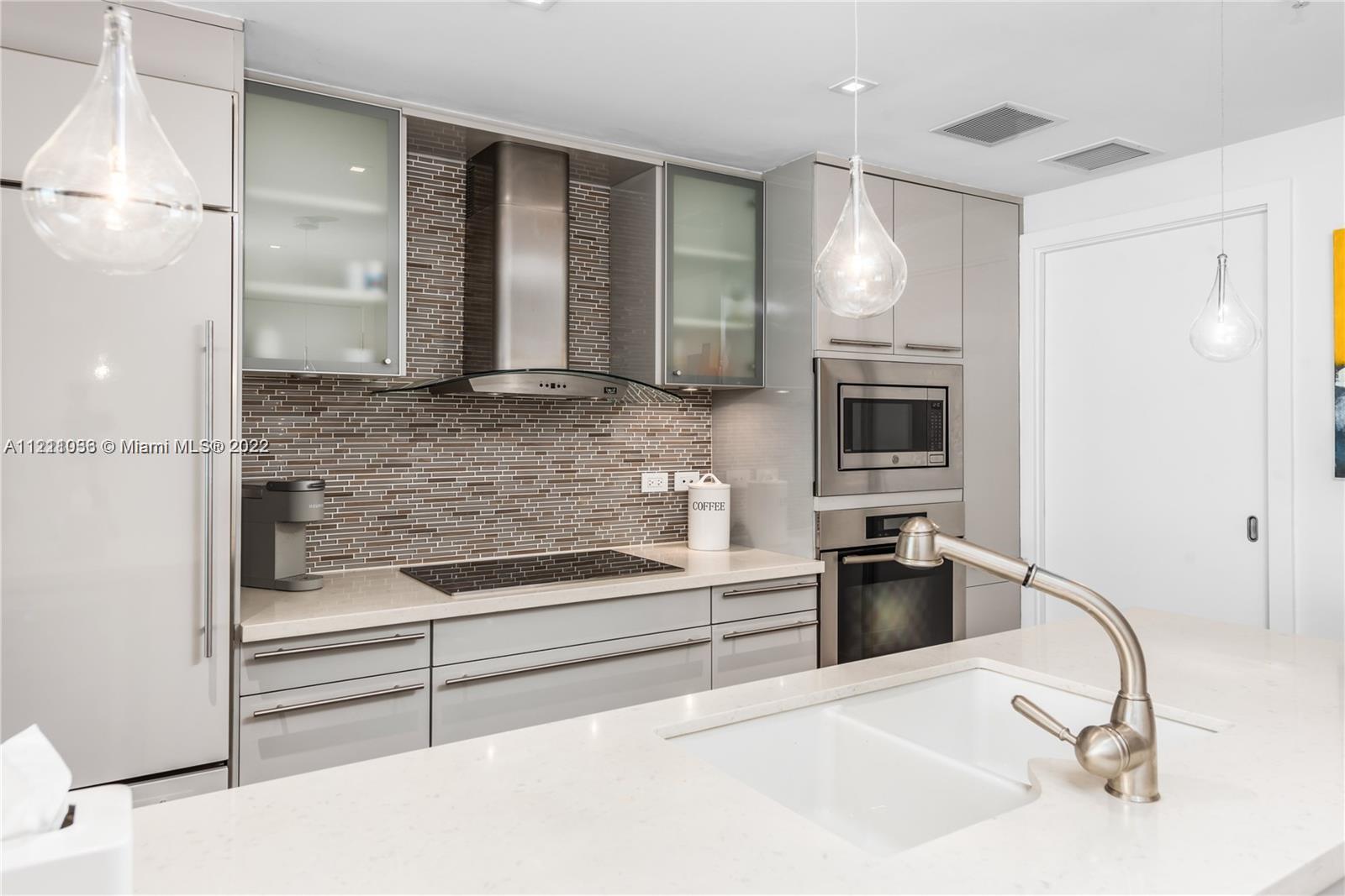 MOSAIC ON MIAMI BEACH CON - Residential Lease