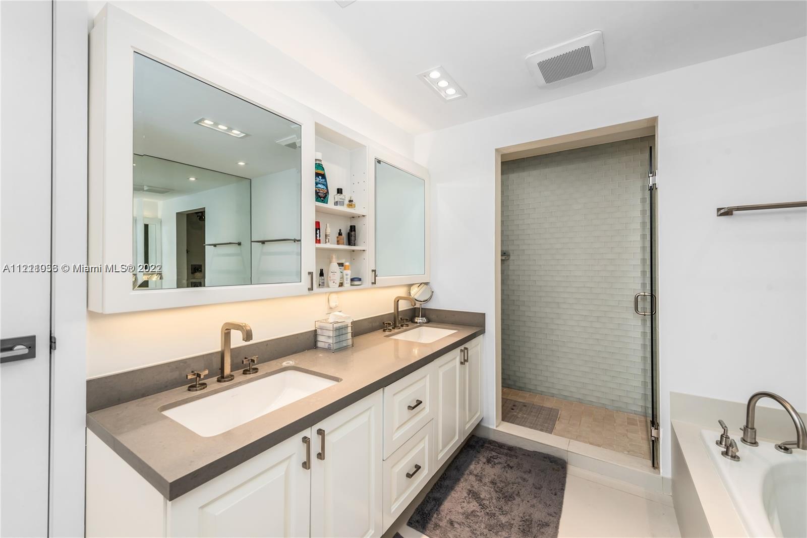 MOSAIC ON MIAMI BEACH CON - Residential Lease