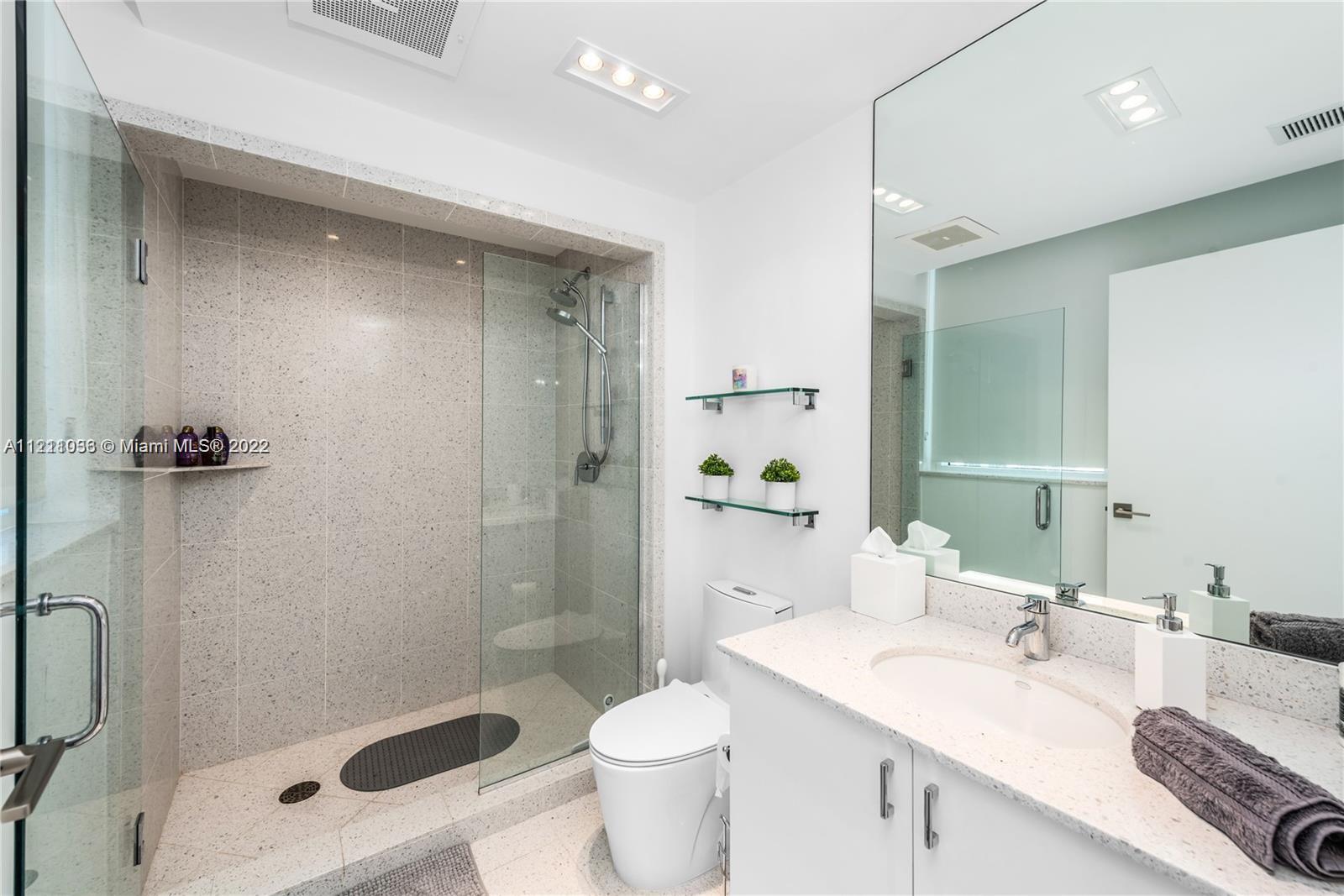 MOSAIC ON MIAMI BEACH CON - Residential Lease